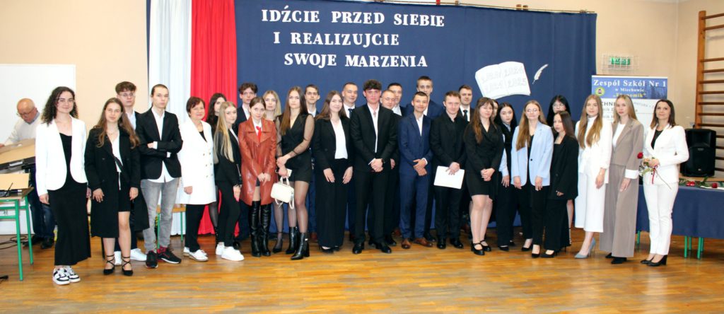 Absolwenci z rocznika 2024/2025 - klasa V GR