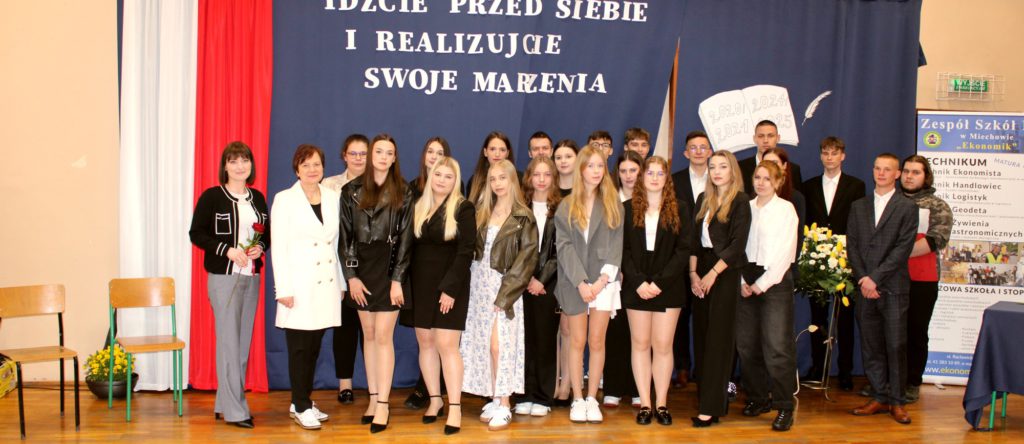Absolwenci z rocznika 2024/2025 - klasa V H
