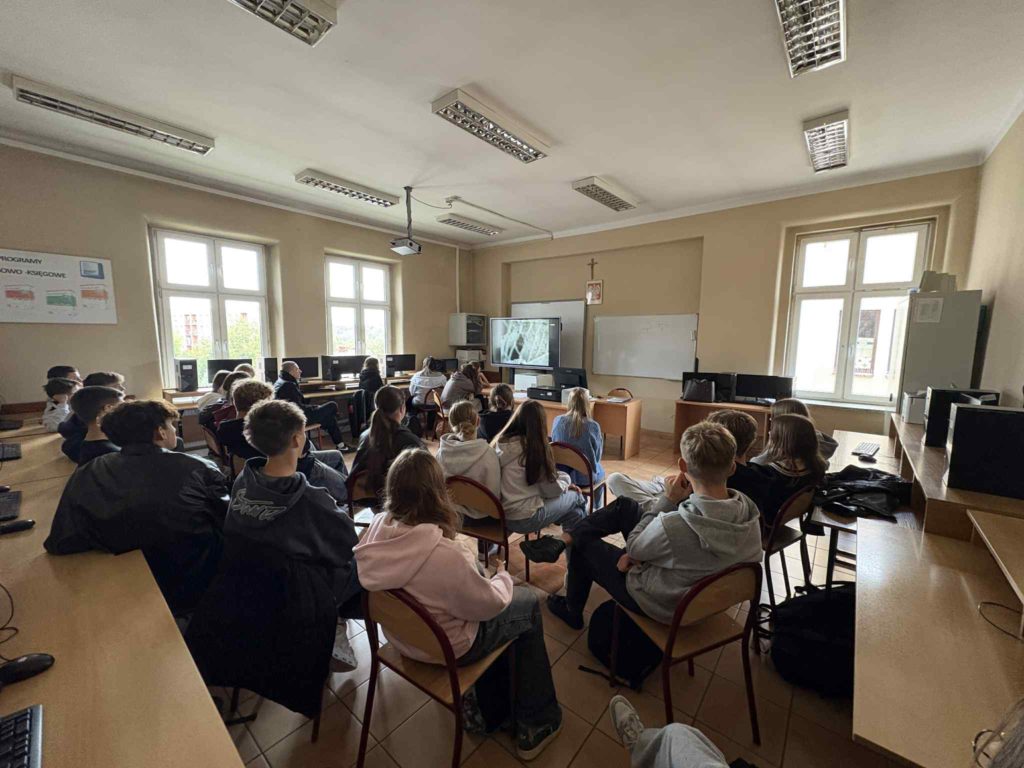 7e759957 ec4d 4b59 8816 7d4030380a6c 1