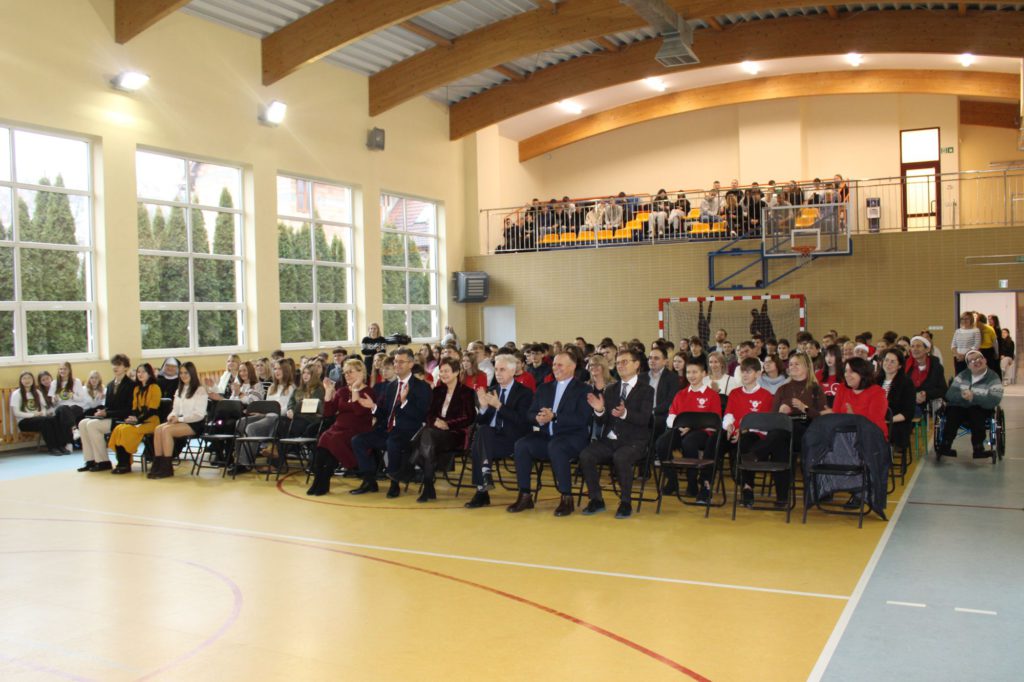 Sala wypełniona gośćmi