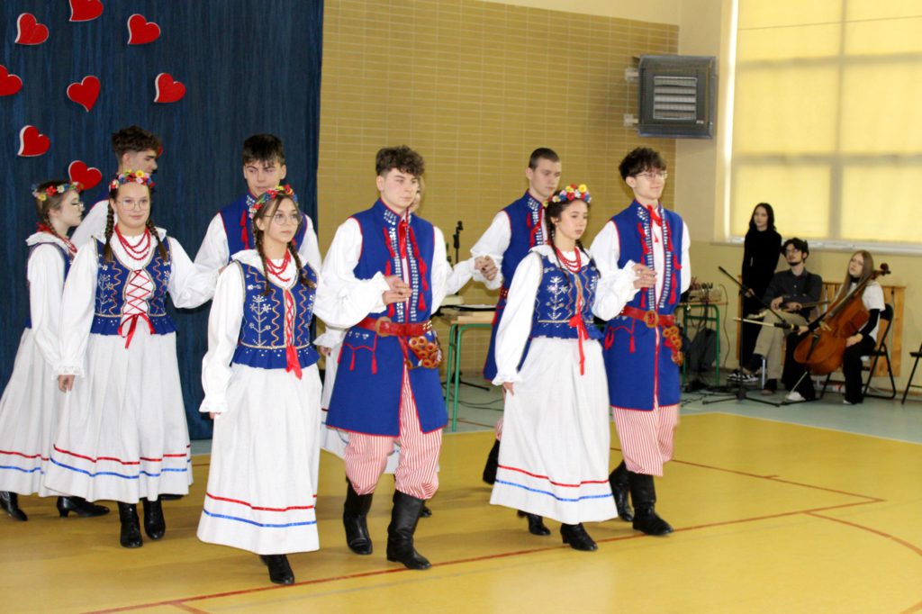 Program artystyczny przygotowany przez uczniów Zespołu szkół Nr 1 w Miechowie