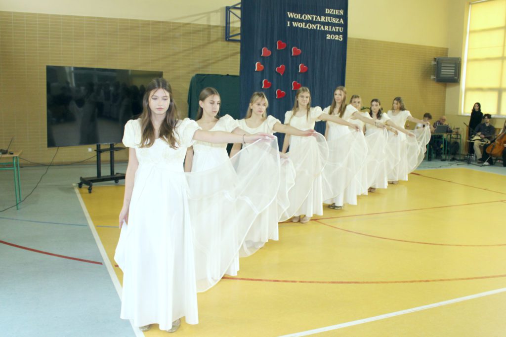 Program artystyczny przygotowany przez uczniów Zespołu szkół Nr 1 w Miechowie