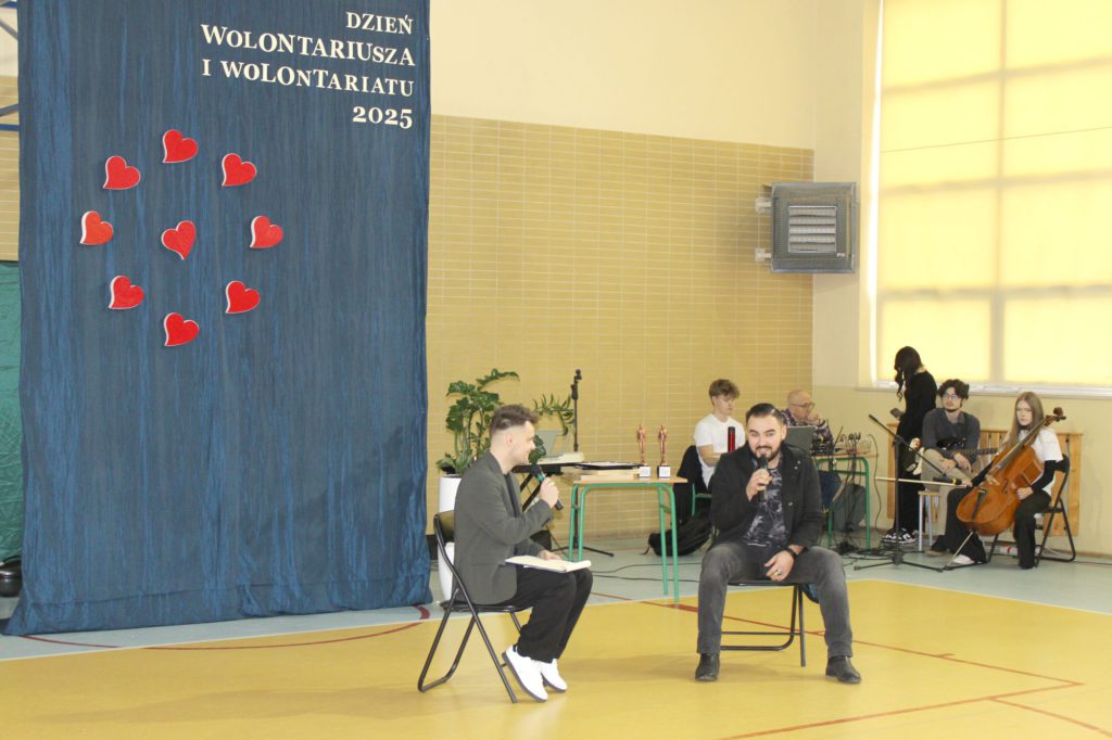 Panel dyskusyjny z Krzysztofem Krzystkiem =szefem schroniska dla bezdomnych zwierząt "Ogonki"