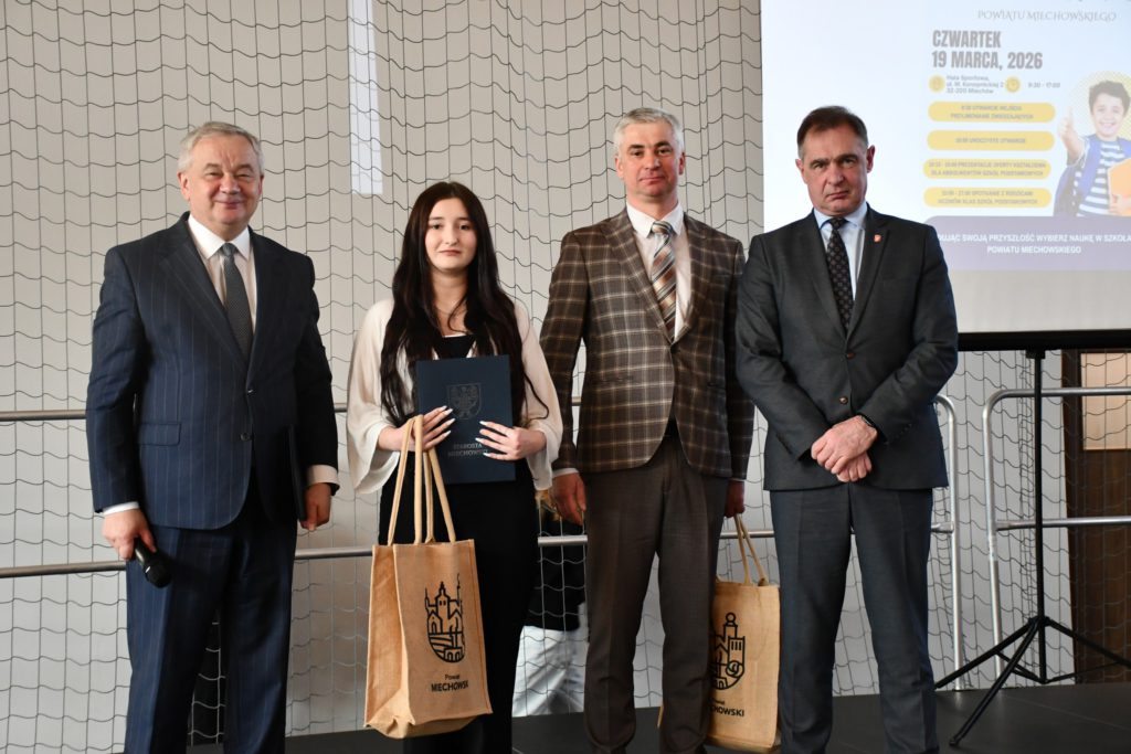 Nagrodę Starosty Powiatu Miechowskiego otrzymała
Izabela Kwinta, uczennica klasy 3 Technikum, kształcąca się w zawodzie technik logistyk. Uczennica uczestniczyła w Ogólnopolskiej Olimpiadzie Logistycznej w Dąbrowie Górniczej organizowanej przez Międzynarodową Wyższą Szkołę Logistyki i Transportu we Wrocławiu oraz uzyskuje bardzo wysokie wyniki nauczania. 